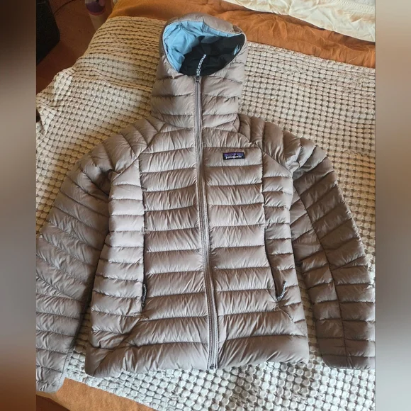 Patagonia Women’s Down Sweater Hoody – Size XS - Picture 1 of 7